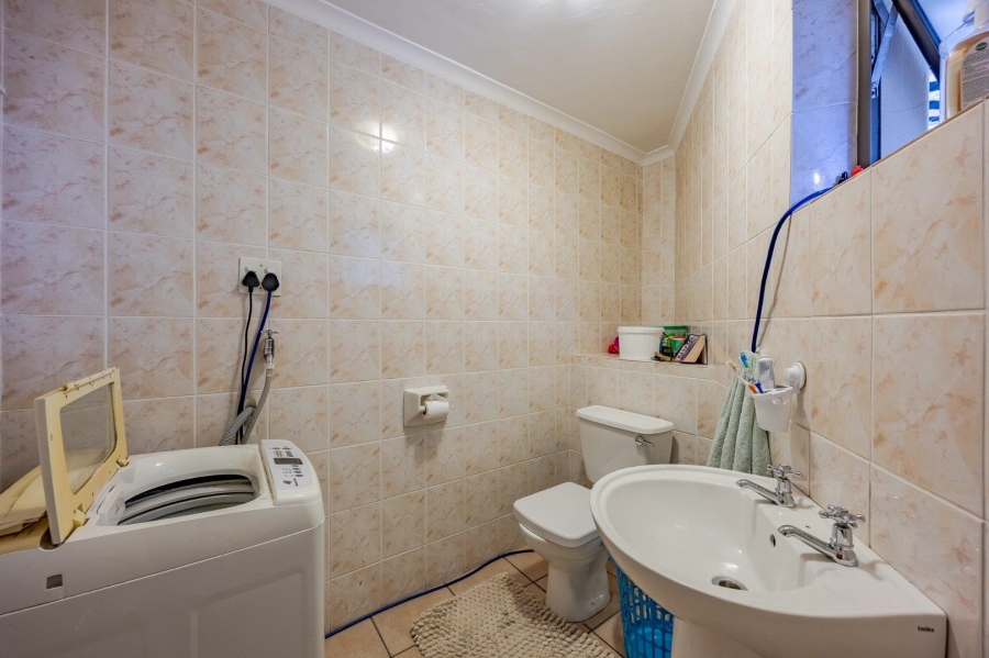 8 Bedroom Property for Sale in Lakeside Western Cape